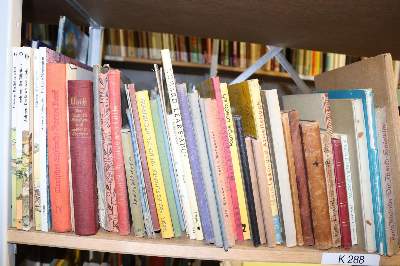 Bild Nr.33: 144-878 Konvolut: (Kinder- und Jugendbücher)