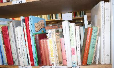 Bild Nr.20: 144-880 Konvolut: (Kinder- und Jugendbücher)