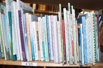 Bild Nr.24: 144-880 Konvolut: (Kinder- und Jugendbücher)