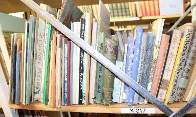 Bild Nr.8: 144-880 Konvolut: (Kinder- und Jugendbücher)