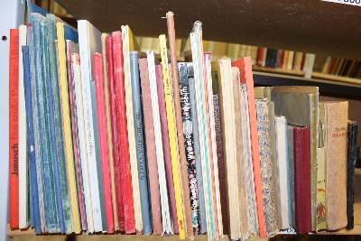 Bild Nr.13: 144-882 Konvolut: (Kinder- und Jugendbücher)