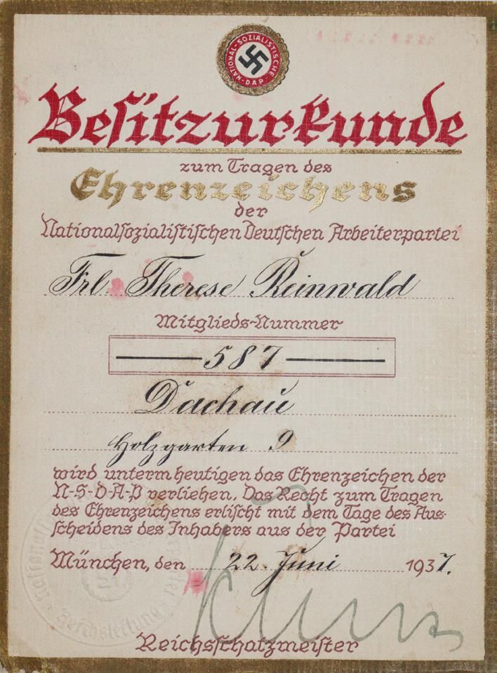 Reinwald,T. – Besitzurkunde für Therese Reinwald zum Tragen des Ehrenzeichens der NSDAP (Mitgliedsnummer 587), ausgestellt M