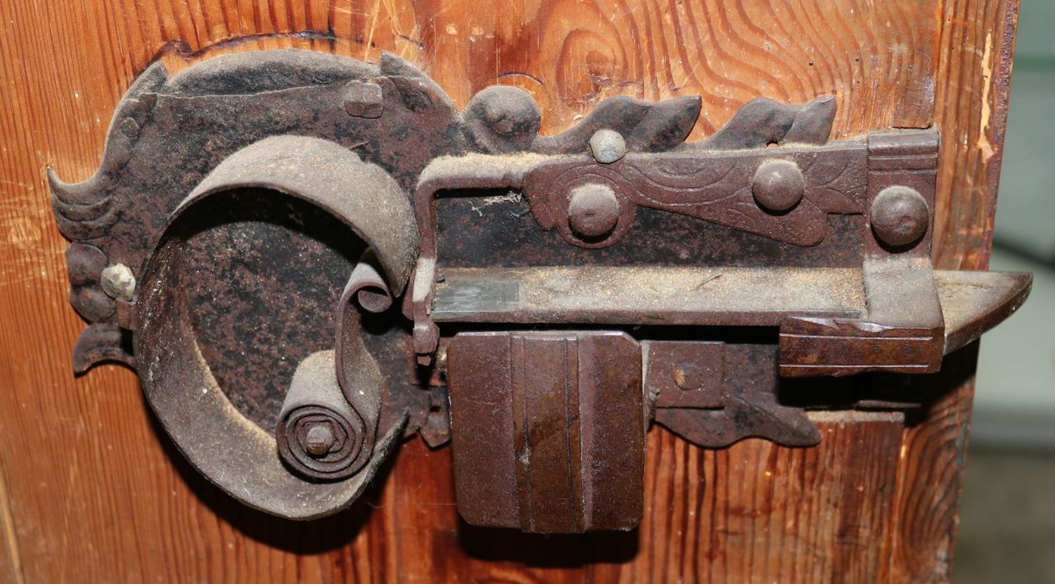 Große Abbildung Nr.10: 145-2459 Bauernschrank Barock: (Möbel)