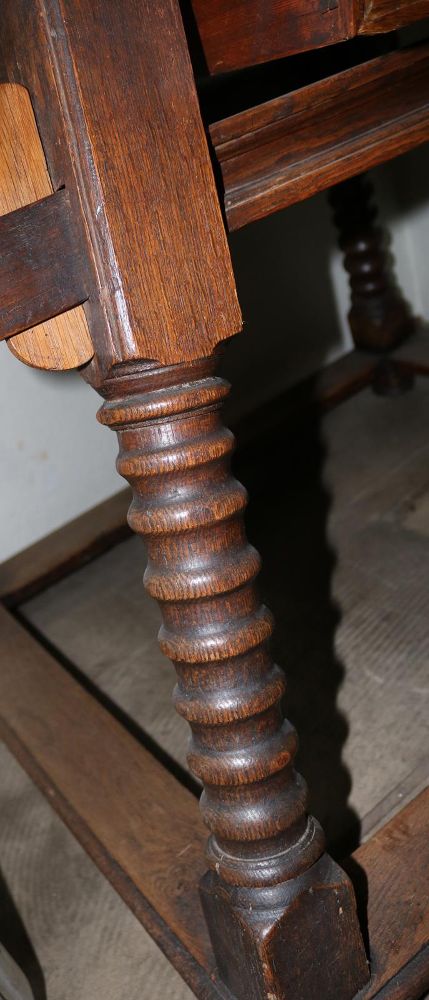 Große Abbildung Nr.26: 145-2465 Kastentisch intarsiert.: (Möbel)