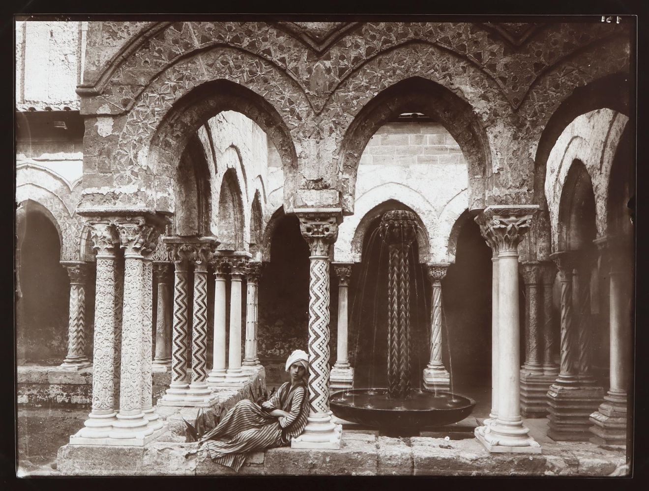 Große Abbildung Nr.2: 145-2830 Gloeden, Wilhelm von: (Photografs)