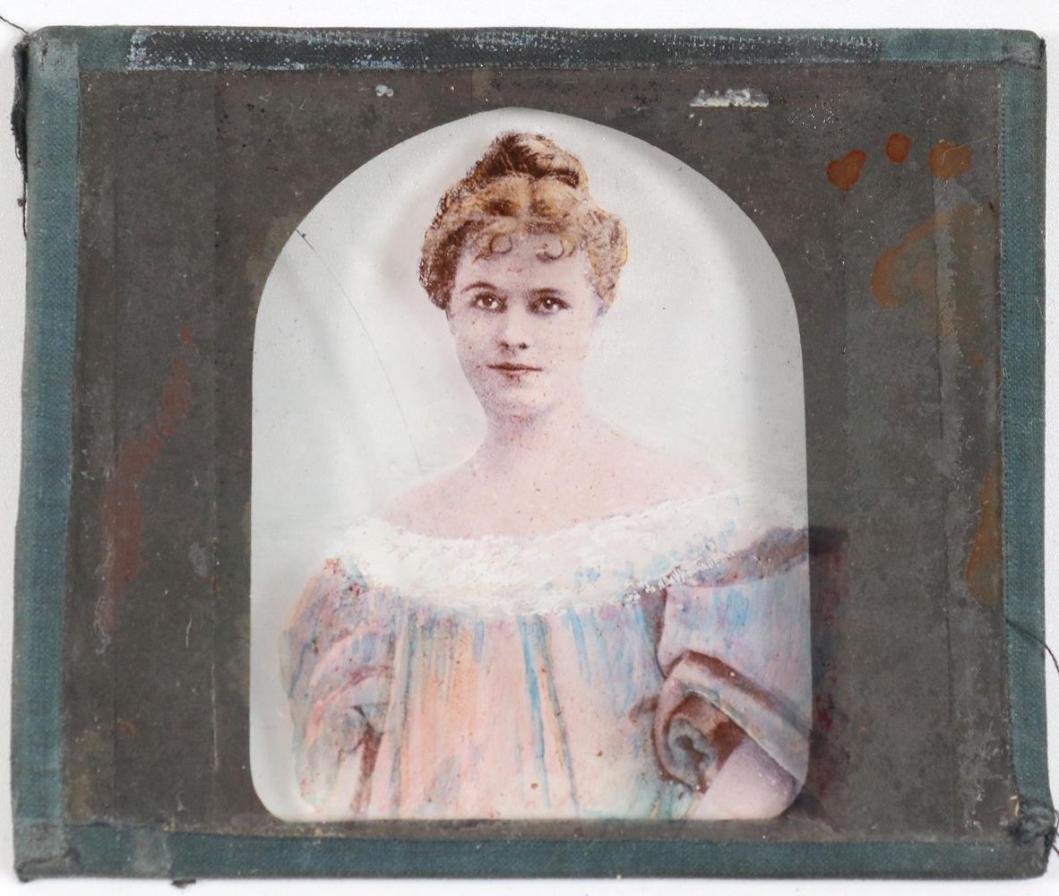 Lichtbilderverlag – Stuttgart: 10 photographs, including portraits of women, Richthofen and comrades, U-boat and Lettow-Vorbeck
