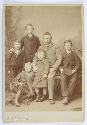 Bild Nr.2: 145-2974 Portraits.: (Photografs)