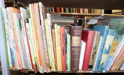Bild Nr.9: 145-897 Konvolut: (Kinder- und Jugendbücher)